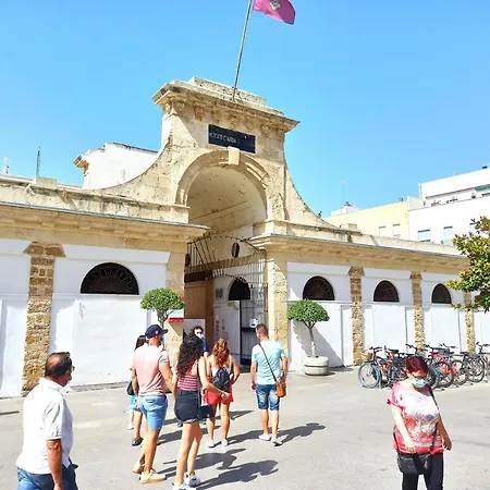 Rinconcillo Junto Al Mercado Cadiz
